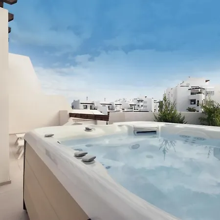 Bentor 3-3 Penthouse Pool View & Jacuzzi 2b Holiday home